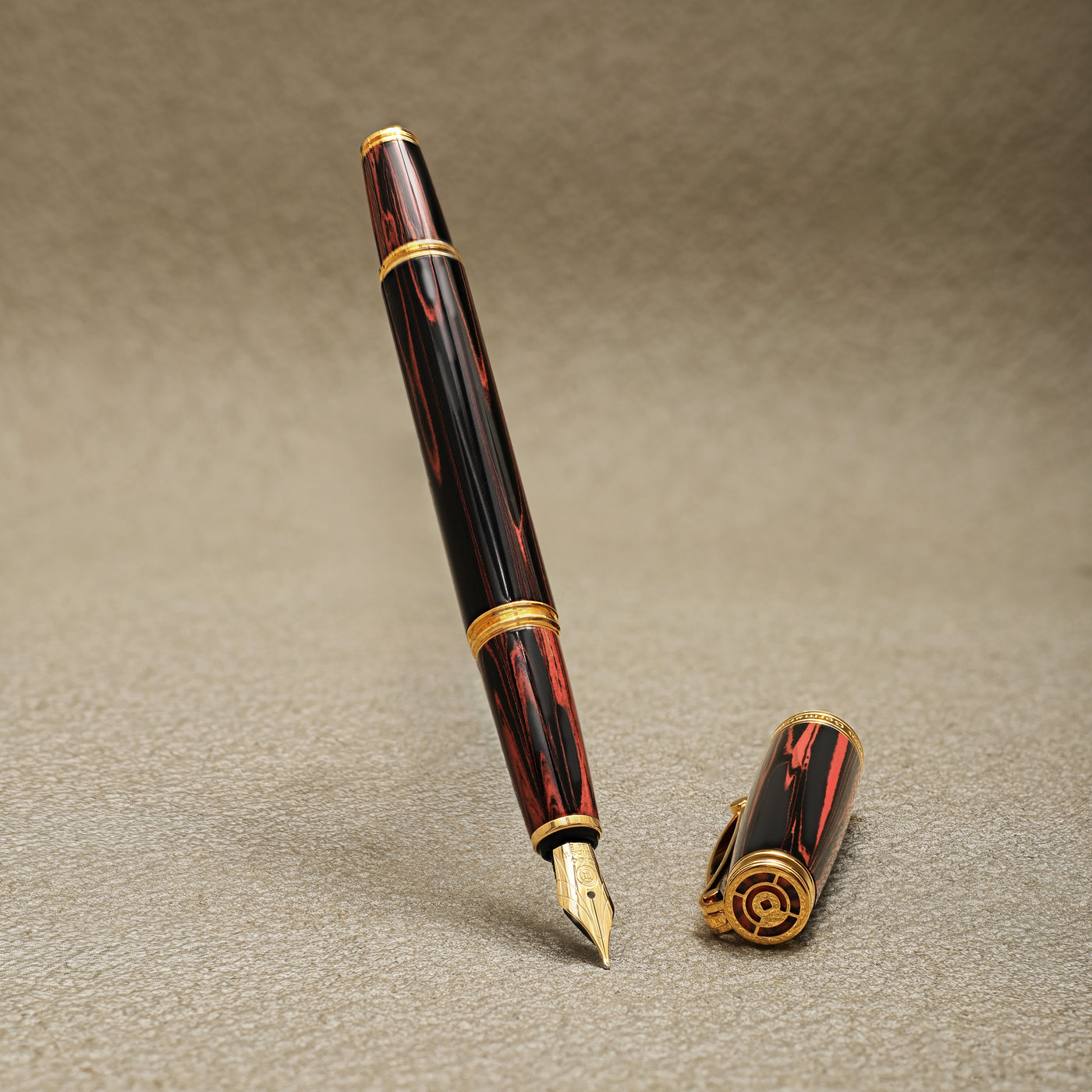 Cleo Skribent | Fountain Ink Pen | Ebonite | Vesuvius