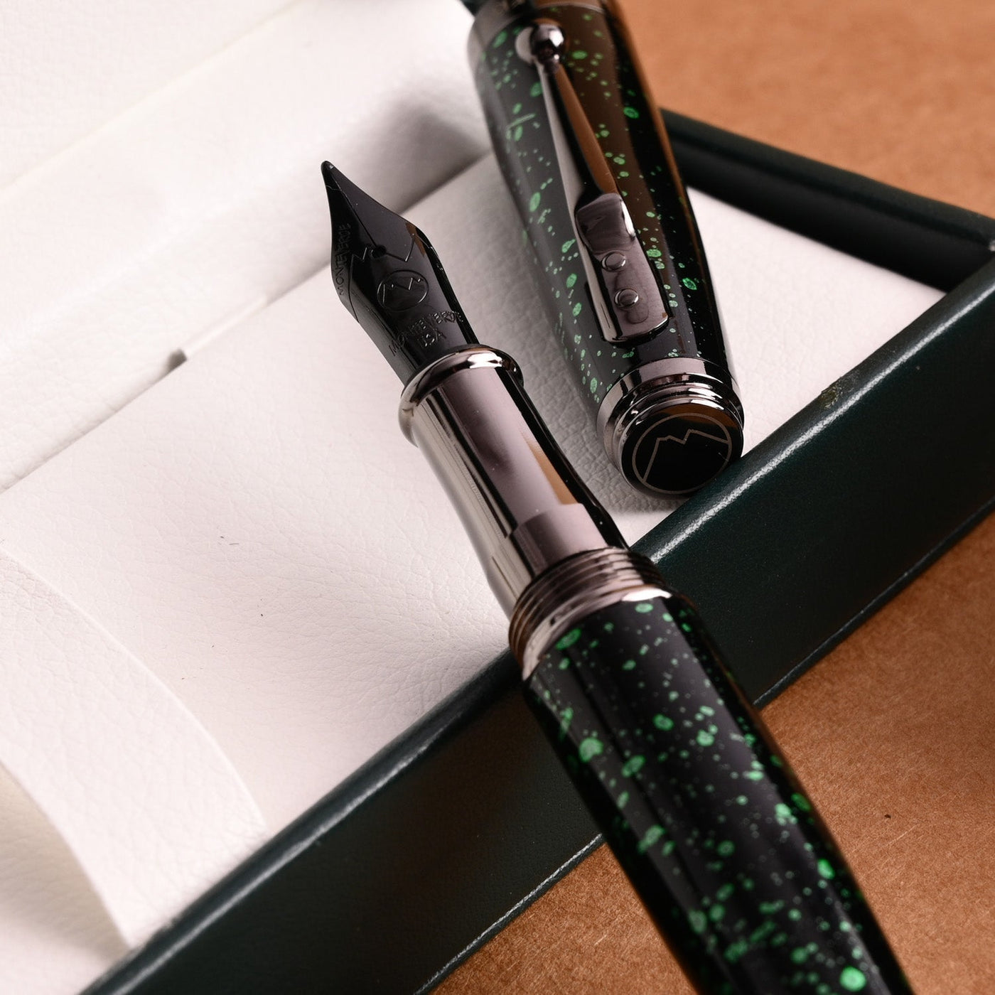 Monteverde Invincia Vega Fountain Pen - Starlight Green - penpencilink